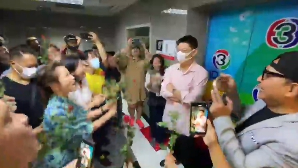 ไบรท์ พิชญทัฬห์ จัดเซอร์ไพรส์พร้อมร้องเพลงให้ สรยุทธ หลังหวนคืนจอช่อง3
