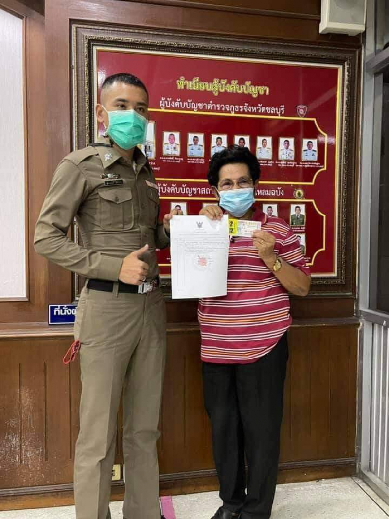 สาวใหญ่กรี๊ดลั่นบ้าน หยิบลอตเตอรี่มาดู ถูกรางวัลที่1 รับ 12 ล้านไปนอนกอด