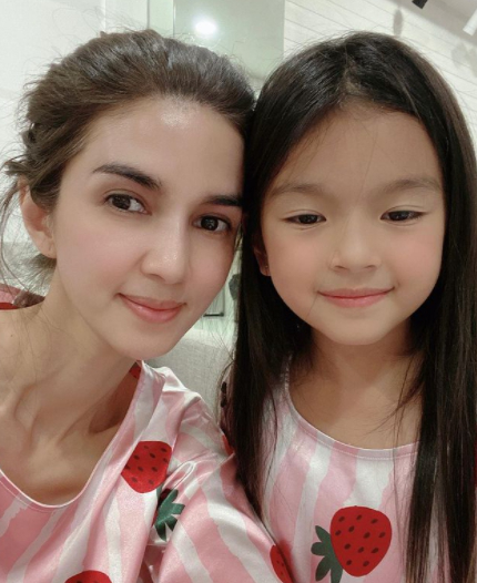 โบว์ แวนด้า เปลี่ยนลุคใหม่ทำผมหยิก สวยแปลกตา