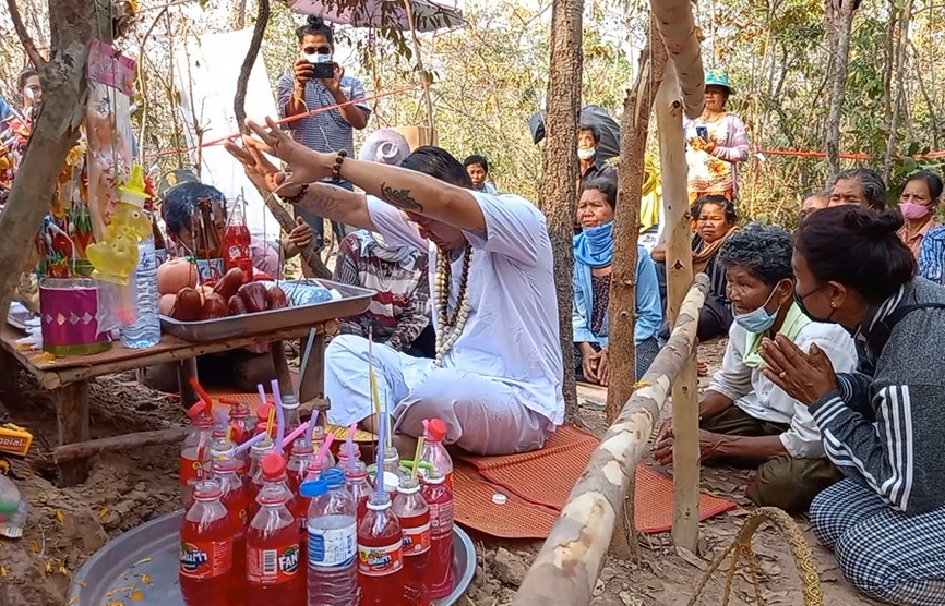 รีบส่องด่วน! เลขเด็ด "จอมปลวกกุมารไอ้ไข่" มาแล้ว หลังร่างทรงใบ้หวย