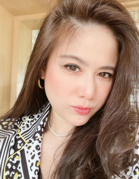 อบอุ่นหัวใจ ติ๊ก กัญญารัตน์ ฉลองวันเกิดคุณแม่อย่างอบอุ่น เรียบง่าย