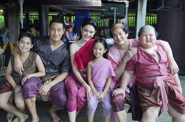สงกรานต์ สุดปลื้มใจ โปรโมทละครเรื่องแรก น้องปีใหม่ รัวๆ