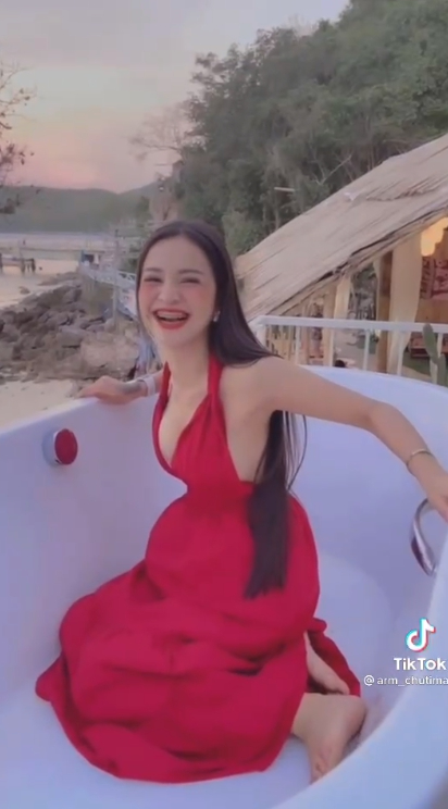 อาม โดนสับเละ หลังปล่อยของเด็ดเปลี่ยนลุคสาวบ้านๆมาเป็นสาวเซ็กซี่