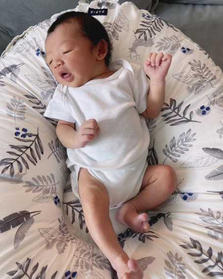 วิกกี้ สุนิสา เผยโมเมนต์สุดอบอุ่น หลังคลอดลูกชาย น้องไทเลอร์