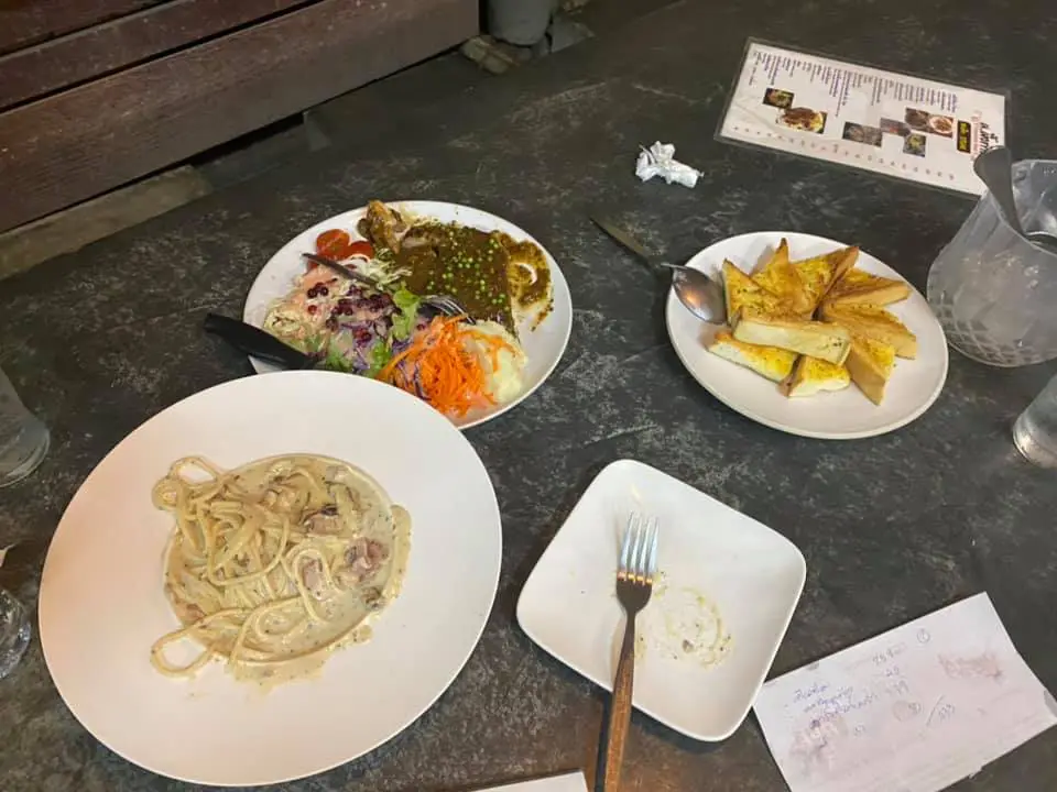 สาวโวย ไปทานสเต็กกับแฟน แล้วแบ่งกันชิม แต่โดนเจ้าของร้านด่า