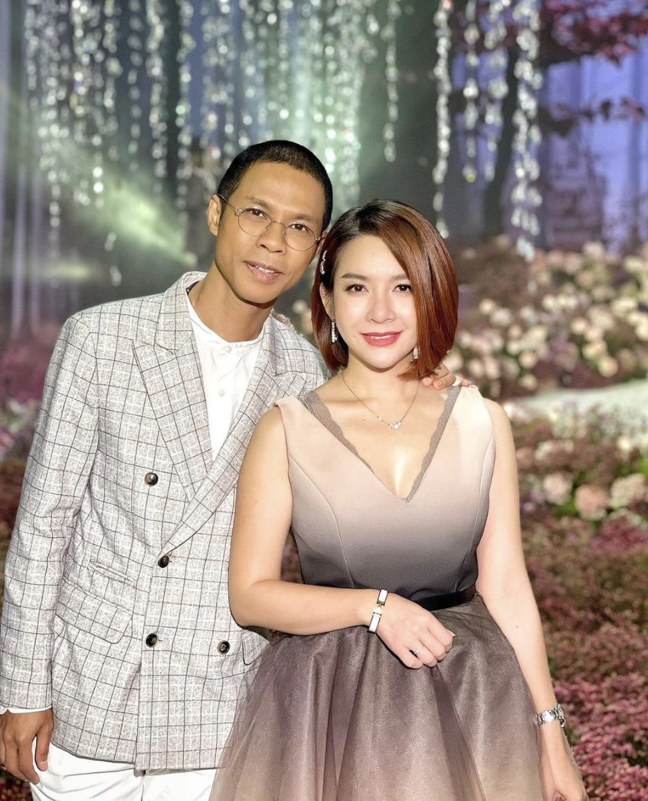 หนึ่ง จักรวาล ถอยรถหรูป้ายแดง เป็นของขวัญภรรยา-ลูกสาว