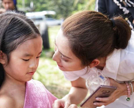 ใหม่ ดาวิกา โพสต์รูปคู่ น้องปีใหม่ ก่อนแม่แอฟ โผล่คอมเม้นต์
