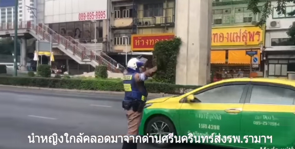 เผยคลิปนาที ตร.โครงการพระราชดําริ เปิดทางช่วยหญิงใกล้คลอดส่ง รพ.