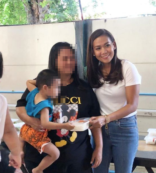 กาละแมร์ พัชรศรี ทำบุญแจกข้าวสาร-อาหารแห้ง แด่เยาวชนและผู้พ้นโทษ