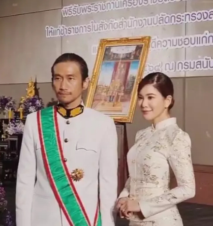 ก้อย รัชวิน โพสต์ หลัง ร. 10 โปรดเกล้าฯ พระราชทานเครื่องราชฯ
