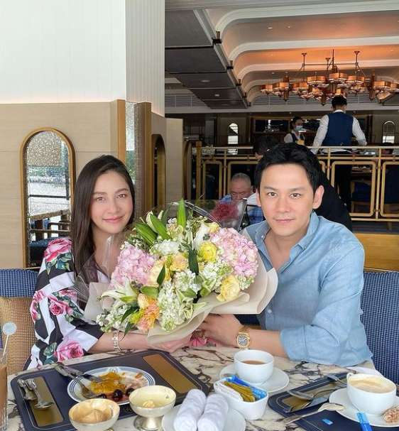 ฟลุค เกริกพล เซอร์ไพรส์ นาตาลี ฉลองโรงแรมหรู ในวันครบรอบแต่งงาน