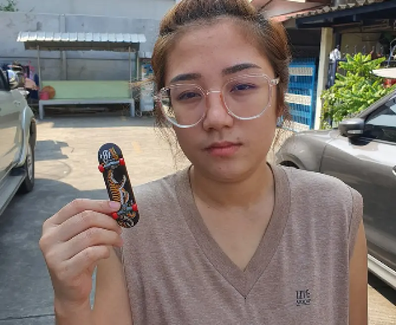 สาวสุดงง สั่งซื้อสเกตบอร์ด จากร้านค้าออนไลน์ ก่อนเห็นสินค้ามาส่ง