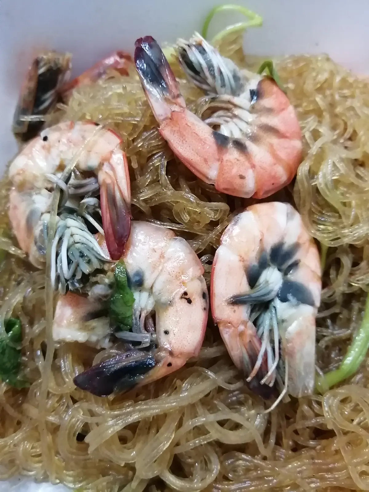 สาวสั่ง "กุ้งอบวุ้นเส้น" มากิน เอะใจพบจุดด่างดำ ตามหาง ตามเปลือกท้อง