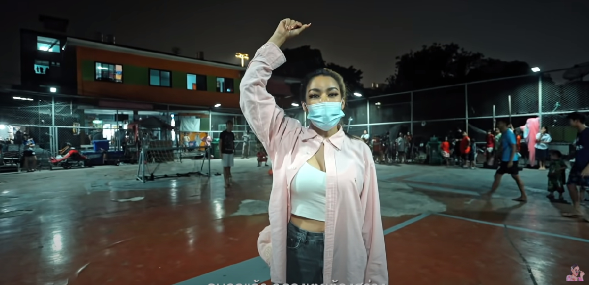 พิมรี่พาย ควักเงินซื้อโซล่าเซลล์ 100 ดวง ให้ชุมชนที่มืดมิดมาหลาย 10 ปี