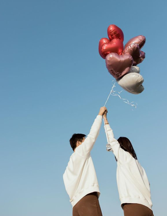 มิ้นต์ ชาลิดา-ภูผา ฉลองดินเนอร์หรู  ในวันครบรอบ 9 ปี