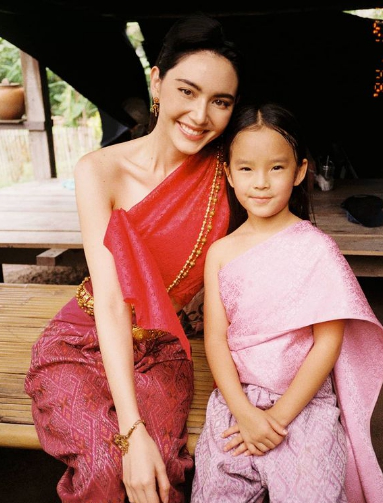 ใหม่ ดาวิกา โพสต์รูปคู่ น้องปีใหม่ ก่อนแม่แอฟ โผล่คอมเม้นต์