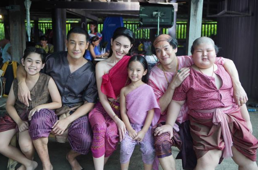 แอฟ ทักษอร แอบสงสัย หลังลูกสาว น้องปีใหม่ ส่งสายตาพิฆาตให้ ขุนแผน