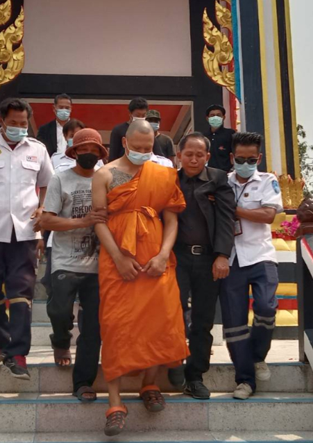 เผยภาพบรรยากาศ งานฌาปนกิจศพแม่ "พระอั๋น" ก่อนเป็นผู้จุดไฟเผาร่างแม่