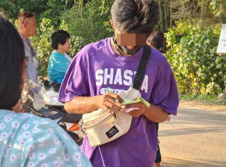 สาวเคืองใจ ไปเที่ยวชายหาดสาธารณะ กลับโดนชายเสื้อม่วงเรียกเก็บ 50