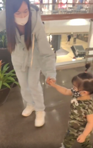 หนุ่ม ศรราม อวดความน่ารักของลูกสาว น้องวีจิ วัย 2 ขวบ โตเป็นสาวแล้ว