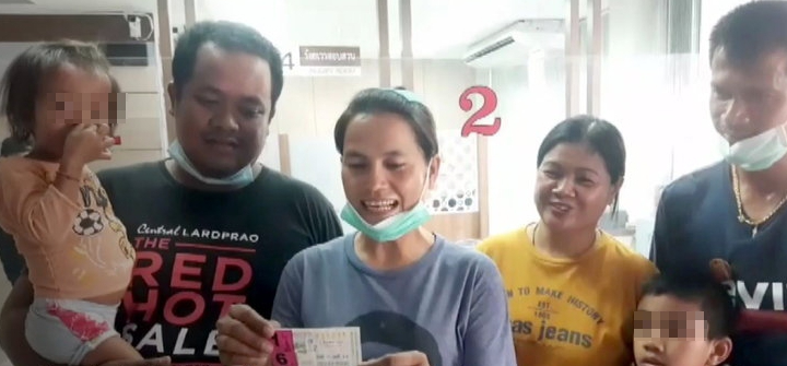 แม่ค้าขายของชำซื้อลอตเตอรี่ ตามเลขทะเบียนรถขนวัคซีนโควิด