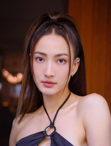 แต้ว ณฐพร แซ่บไม่เบา อวดรอยสักเหนือสะโพก