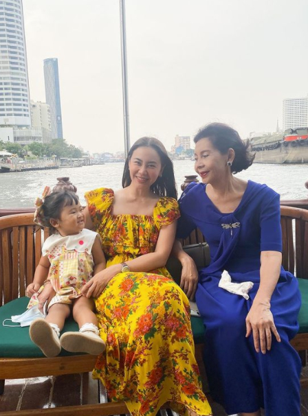 นาเดีย พาครอบครัวฉลองวันเกิดคุณแม่ กลางโรงแรมหรู
