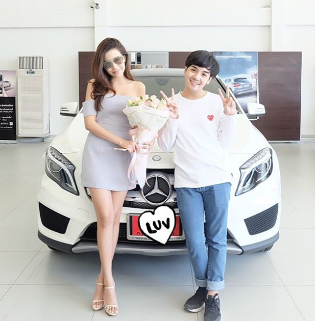 ใบเตย อาร์สยาม ประกาศขายรถหรู ที่ซื้อให้เป็นของขวัญน้องชาย