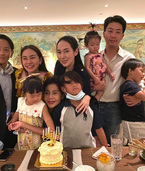 นาเดีย พาครอบครัวฉลองวันเกิดคุณแม่ กลางโรงแรมหรู