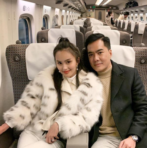 เคลลี่ ธนะพัฒน์ ยอมรับเลิกภรรยา นาย ชนุตรา อายุห่างกัน 22 ปี