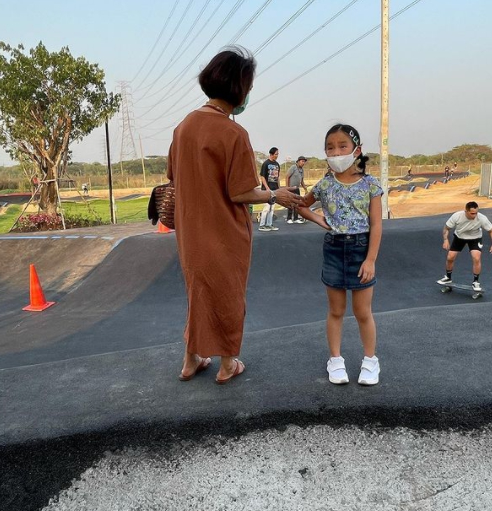 สงกรานต์ งานเข้า แอฟ ทักษอร ไม่รับรู้พา น้องปีใหม่ ไปเล่นผาดโผน