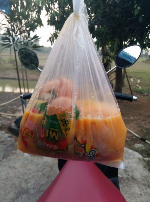 สาวโพสต์ ซื้อไข่ไก่มาจากตลาดนัด ประคองมาอย่างดี รู้ตัวอีกทีก็สายไปแล้ว