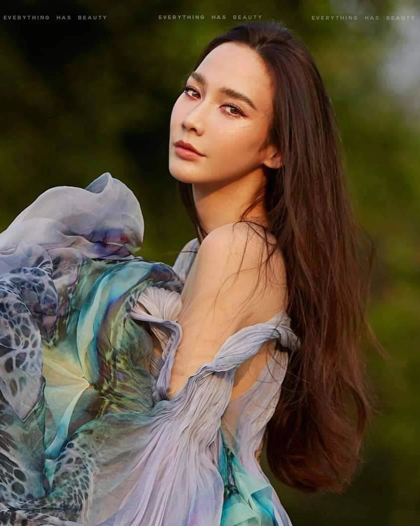 ฟาดมากแม่ อั้ม พัชราภา สวยเลอค่าในชุดโอตกูตูร์  มูลค่าเกือบ 3 ล้าน