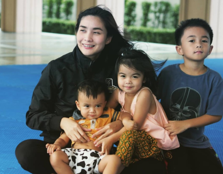 วิว เยาวภา ไม่ให้ลูกทั้ง 4 คนไปโรงเรียน ขอสอนอยู่บ้านแทน