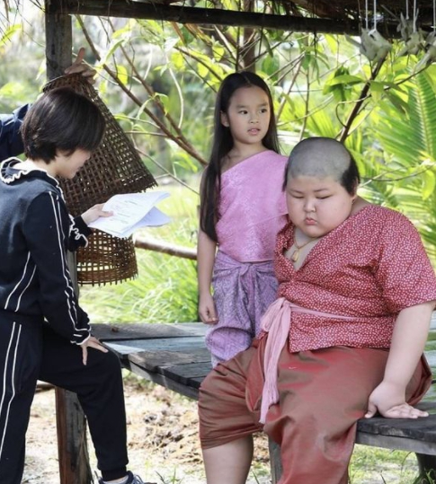 แอฟ ทักษอร เปิดภาพเบื้องหลังการแสดงเรื่องแรก น้องปีใหม่ มืออาชีพมากๆ