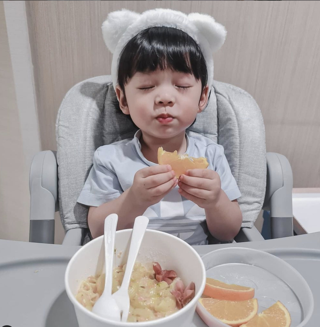 เปิดภาพล่าสุด น้องไทก้า ในโรงพยาบาล หลังพ่อแม่หายโควิด-19 กันหมด