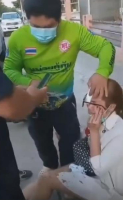 สาวเคราะห์ร้าย ขี่มอเตอร์ไซค์ล้ม "ขาแว่น" เสียบหน้าผากทะลุคิ้ว