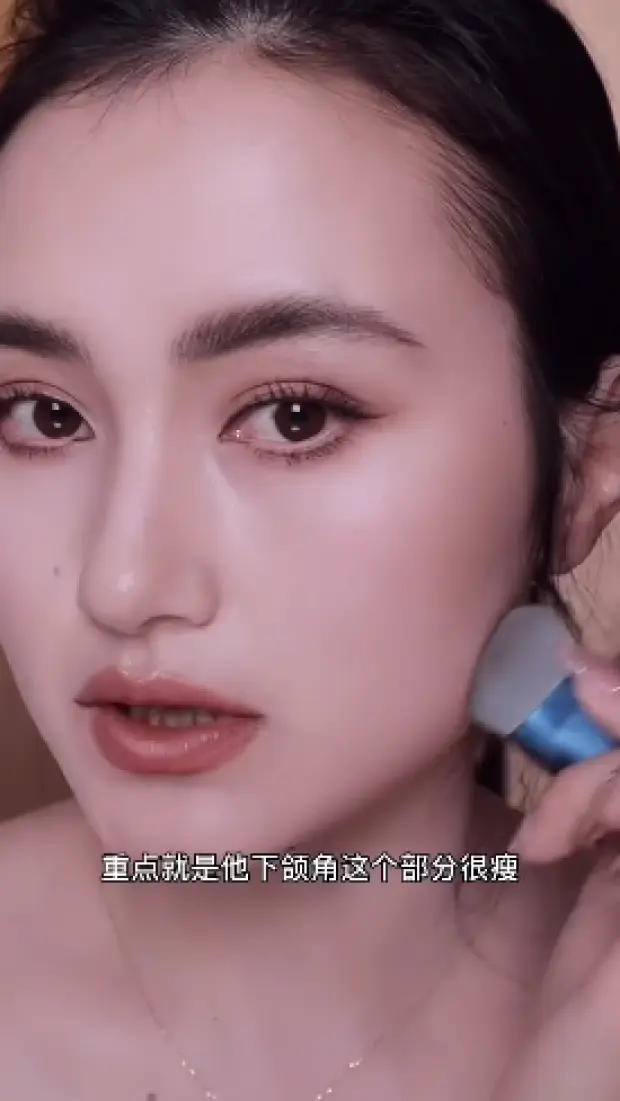 บล็อกเกอร์สาวจีน ใช้เมคอัพขั้นเทพ แปลงโฉมเป็น ใหม่ ดาวิกา ราวกับคนเดียวกัน