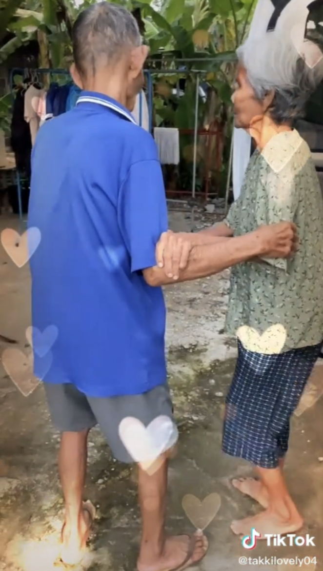 วินาทีคุณตา เจอหน้าคุณยายครั้งแรก หลังไปรักษาแผลติดเชื้อที่รพ. 1 เดือน