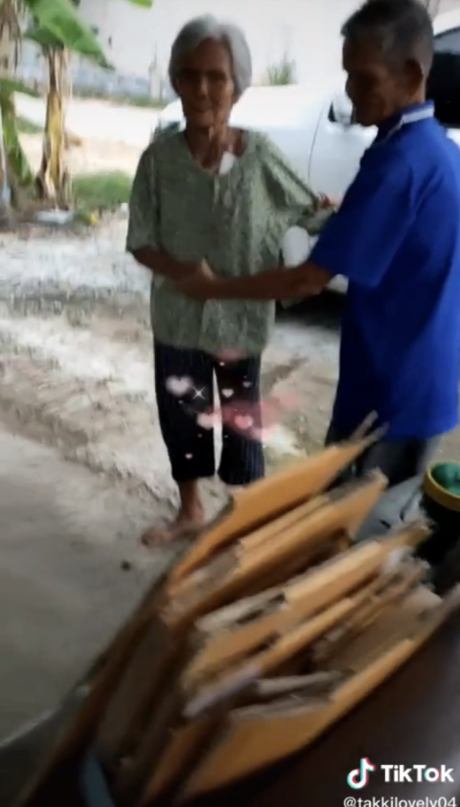 วินาทีคุณตา เจอหน้าคุณยายครั้งแรก หลังไปรักษาแผลติดเชื้อที่รพ. 1 เดือน