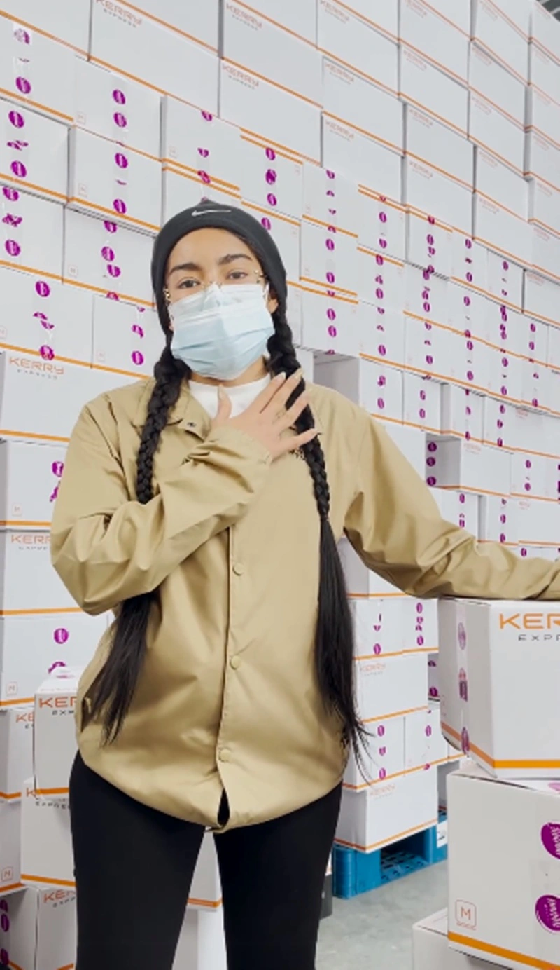 พิมรี่พาย จัดส่ง "กล่องกำลังใจ" ช่วยเหลือคนลำบาก ไร้งาน ช่วงวิกฤตโควิด-19