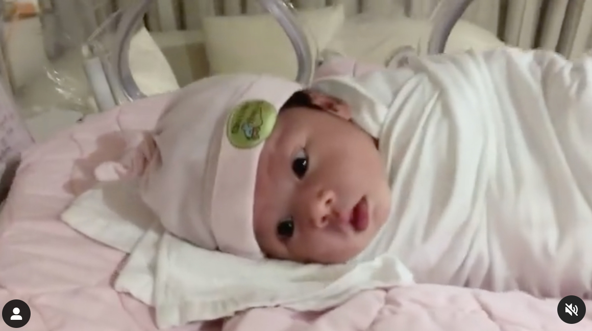 นาตาลี อวดโฉมลูกสาว น้องนาตาชา สุดน่ารัก ในโรงพยาบาล หลังคลอดได้ 19 วัน