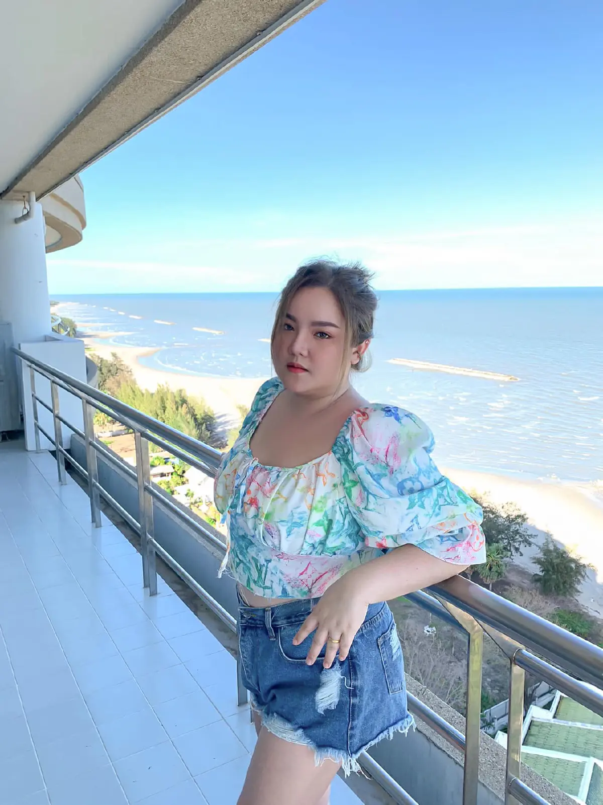 สาวมั่นตอบกลับได้ใจชาวเน็ต เจอคนรู้จักนานๆ ทัก แต่แซวแรงถึงรูปร่าง พอตอกกลับ อ้างว่า พี่แค่หยอก