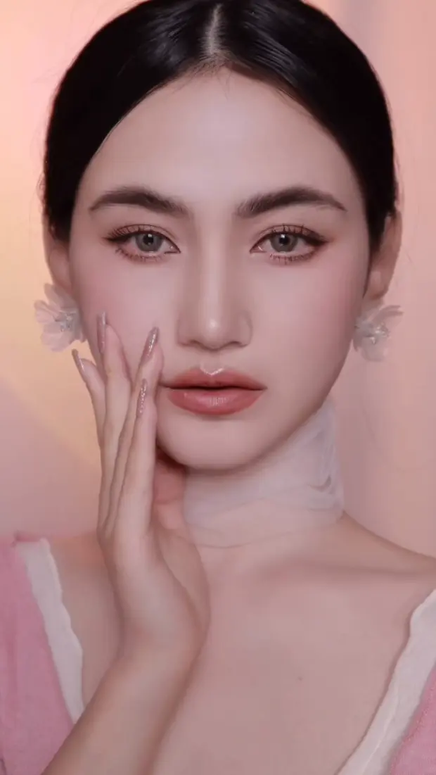 บล็อกเกอร์สาวจีน ใช้เมคอัพขั้นเทพ แปลงโฉมเป็น ใหม่ ดาวิกา ราวกับคนเดียวกัน