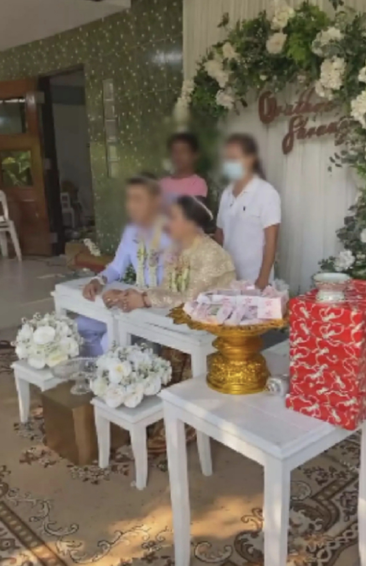 เจ้าของคลินิก เผยภาพล่าสุด เมียหลวงบุกงานแต่ง ได้ตัดไหมแล้ว หลังเข้าโครงการทำสวยให้ผัวเสียดาย ครบ 14 วัน บอกเลยว่าสวยเป๊ะทุกองศามาก ๆ เปลี่ยนไปเป็นคนละคนเลยทีเดียว