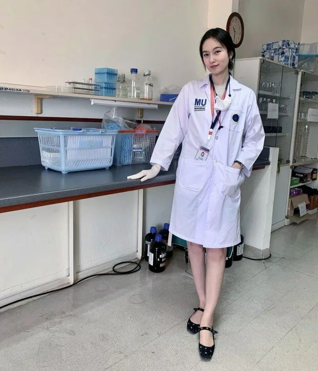 ปอย ตรีชฎา ร่วมเป็นเจ้าหน้าที่อาสาสมัคร ที่บำราศนราดูร สู้วิกฤตโควิด-19