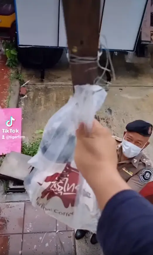 ลูกน้องตื้นตันใจ ผู้บังคับบัญชา ส่งอาหาร- น้ำดื่มให้ ถึงที่ทุกวัน