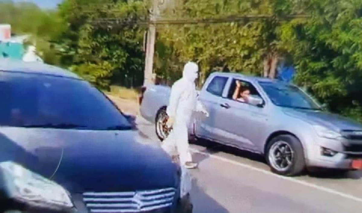 ตร.เข้าสกัดรถกระบะ ที่พาสองแม่ลูกติดเชื้อโควิด และรักษาตัวในรพ.สนามจังหวัดสระแก้ว