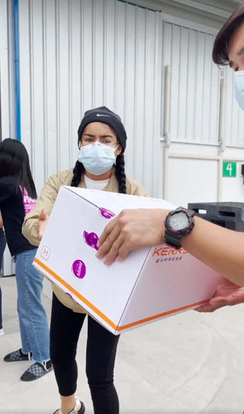พิมรี่พาย จัดส่ง "กล่องกำลังใจ" ช่วยเหลือคนลำบาก ไร้งาน ช่วงวิกฤตโควิด-19