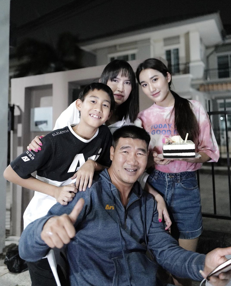 น้องเบส ลูกสาว สมรักษ์ คำสิงห์ ออร่ากระจายหลังเข้าวงการบันเทิงเต็มตัว